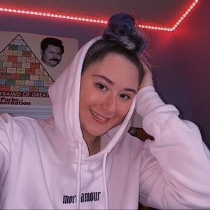 Meet your Posher, Azalea